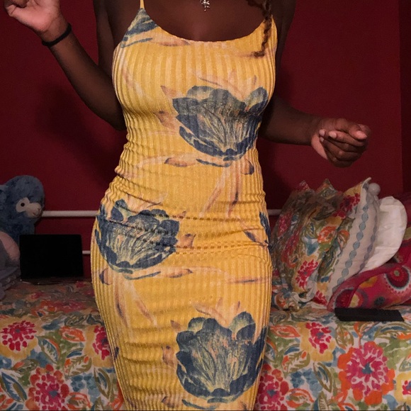 Yellow Ribbed BodyCon Midi Dress💛 - Picture 4 of 4